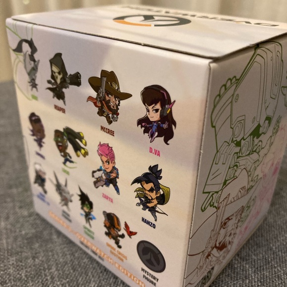 Cute But Deadly miniature action figure - Picture 3 of 6